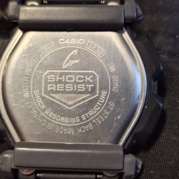 G Shock Digital Black and red - Picture 3 of 9